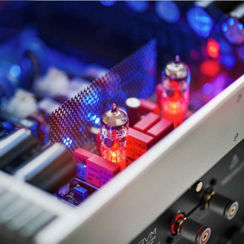 AVM-AVM SA 8.3 Ampli de puissance stereo hybride-00