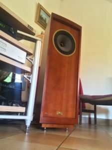 Meubles Hi-Fi Centaure et pointes d'enceintes PPS: Good Vibrations sur installation client